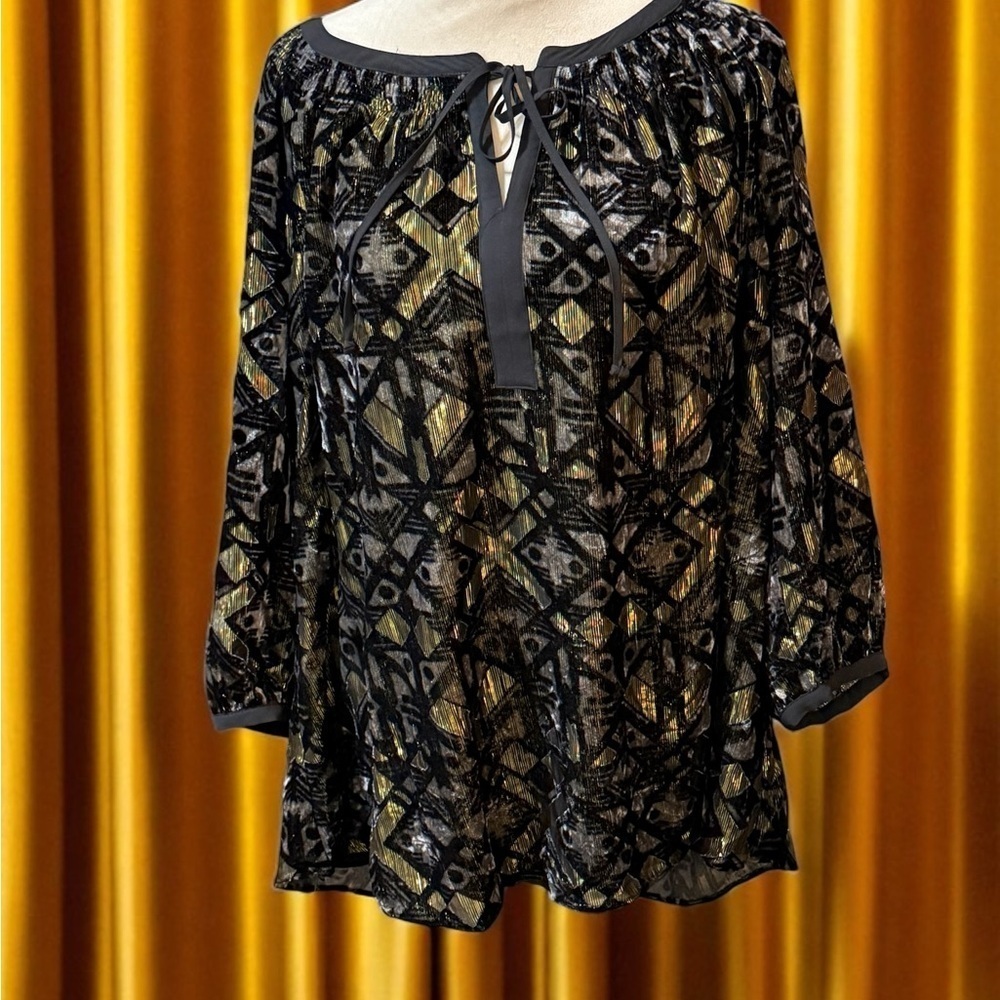 Gibson Latimer Black and Gold Patterned Tunic